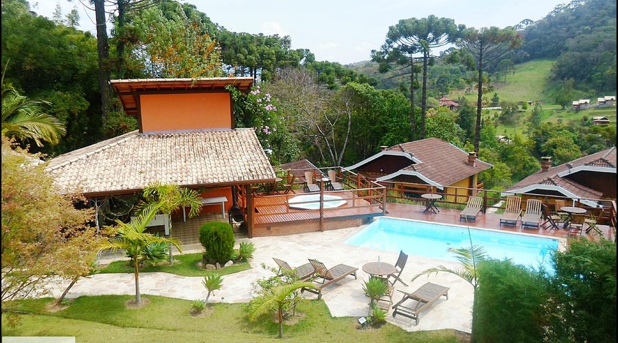 Piscina, bar e área de lazer