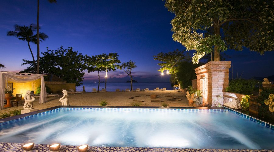 Lounge Pool & Beach Night