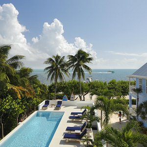 Weezie's Ocean Front Hotel and Garden Cottages in Caye Caulker