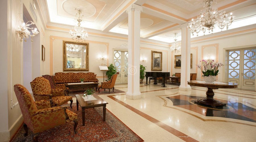 Hall at the Palace Hotel Meggiorato