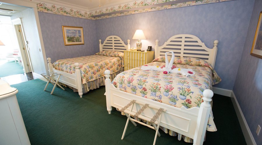 The One Bedroom Suite with Jacuzzi at the Main Street Inn and Suites