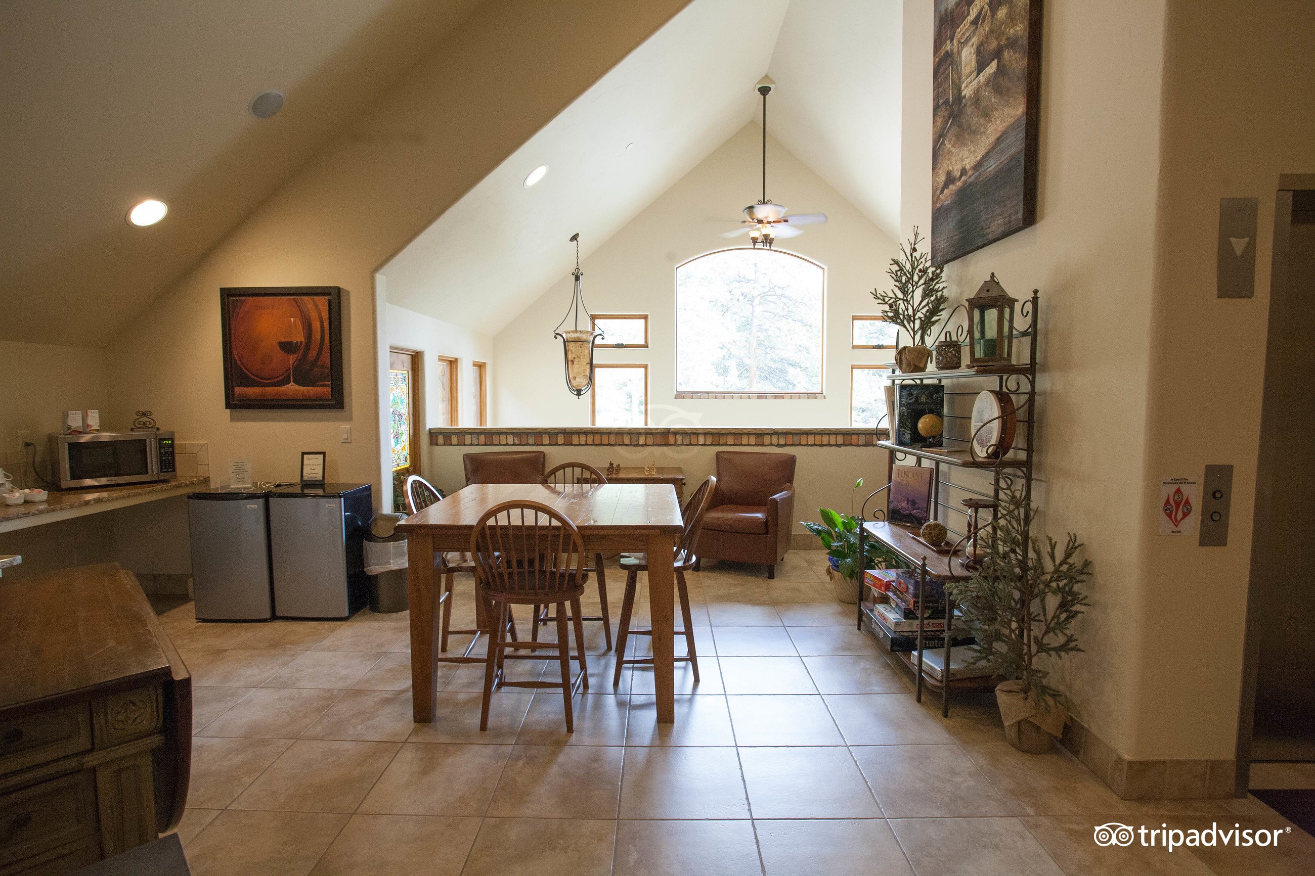 DELLA TERRA MOUNTAIN CHATEAU Updated 2022 Prices B B Reviews Estes   Breakfast Area  V4074770 