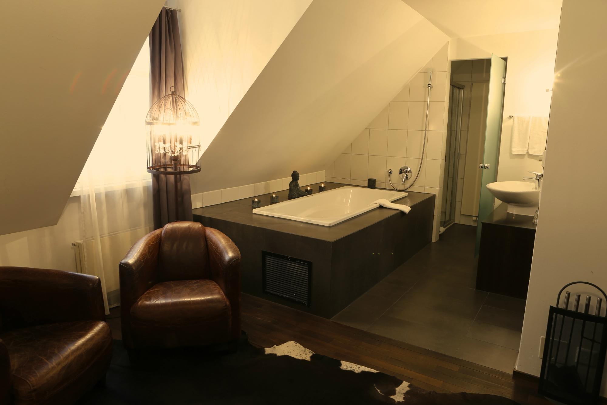 BOUTIQUE HOTEL WEISSES KREUZ 121 1 6 5 Prices Reviews