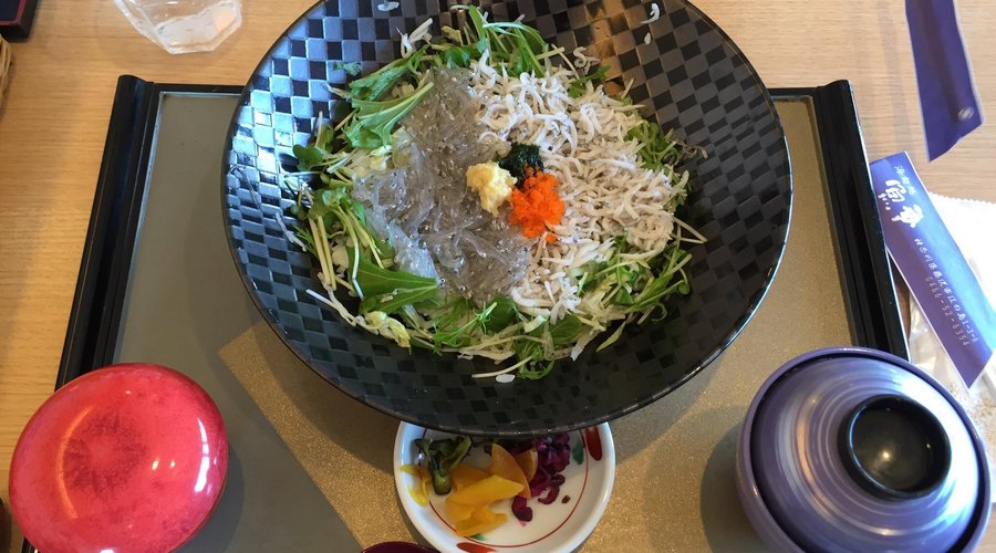 生しらすのハーフ丼