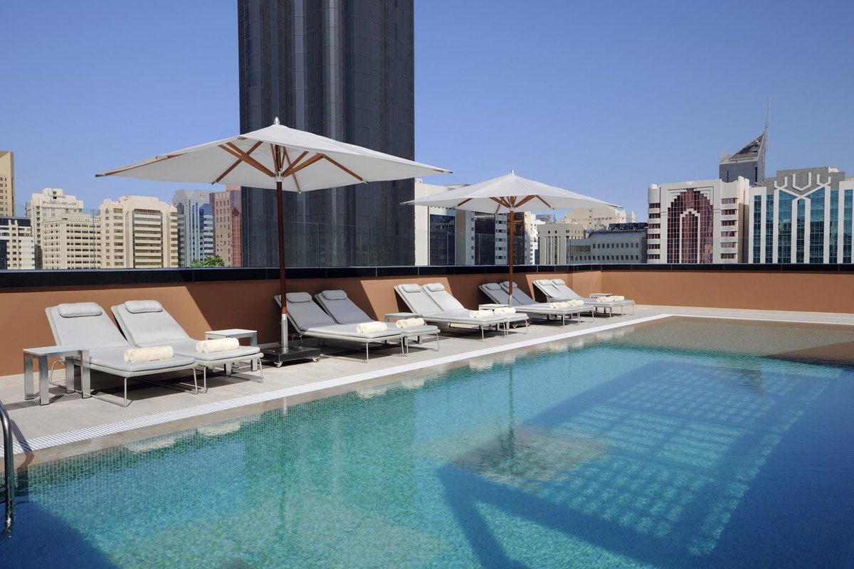 Courtyard by Marriott World Trade Center, Abu Dhabi Pool: Pictures ...