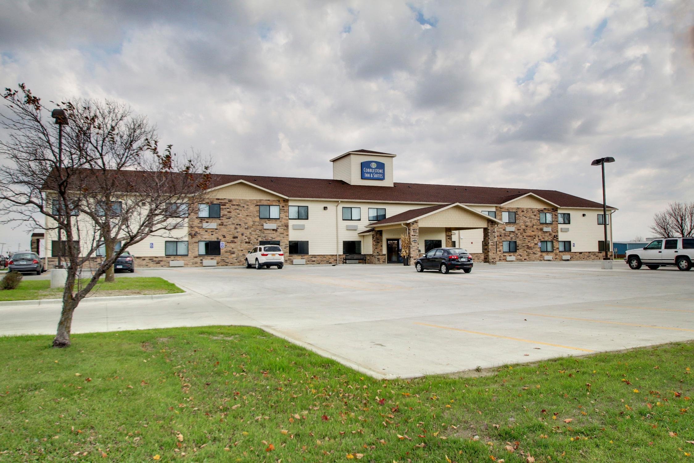 COBBLESTONE INN SUITES FORT DODGE Updated 2024 Prices Hotel   Exterior 