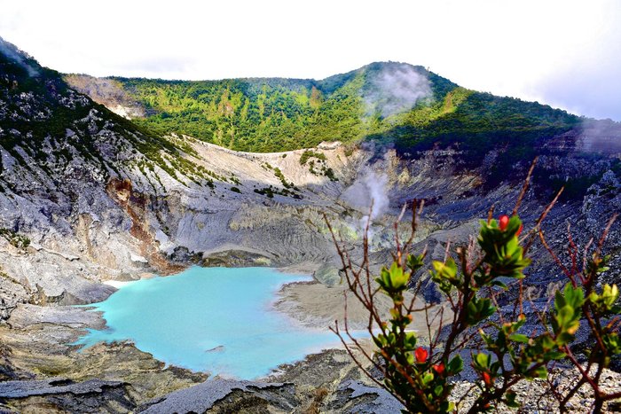 Ratu Crater