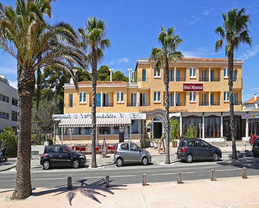 LE MIRAMAR HOTEL $121 ($̶1̶2̶8̶) - Prices & Reviews - La Ciotat, France ...