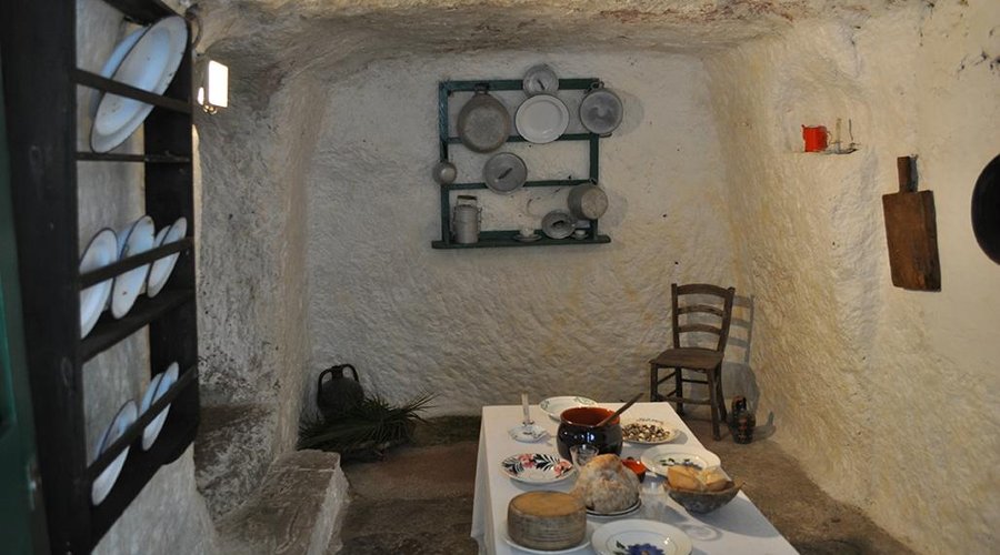 Il villaggio ipogeo comprende una serie di tombe puniche utilizzate tra la fine del VI e la fine