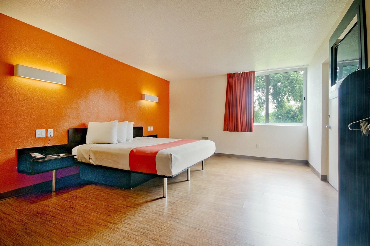 Motel 6 Miami Rooms: Pictures & Reviews - Tripadvisor