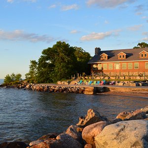 Rock Harbor Lodge offers fine dining with spectacular views.