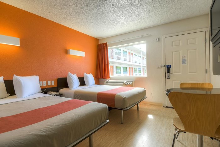 Motel 6 Las Vegas - Tropicana Rooms: Pictures & Reviews - Tripadvisor