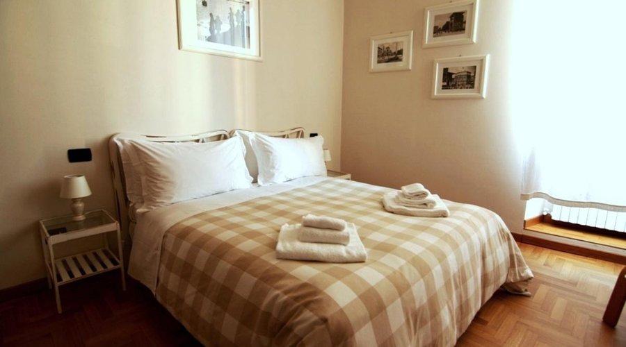 panoramica Roster: questa camera è una tripla dotata di 1 letto matrimoniale e di 1 letto singolo