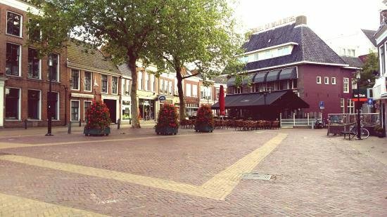 Hotel de Wijnberg is gelegen aan het Marktplein