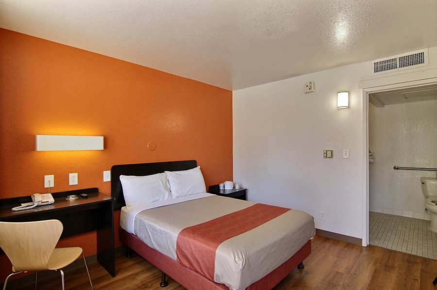 Motel 6 Carpinteria, CA - Santa Barbara - North Rooms: Pictures ...