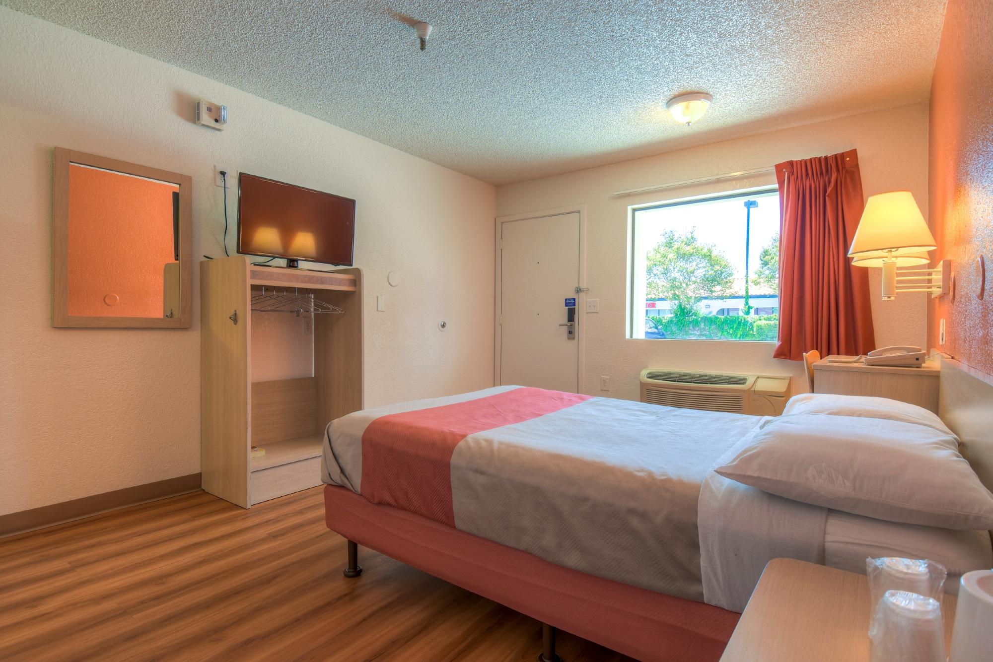 Motel 6 Santa Ana Rooms Pictures Reviews Tripadvisor