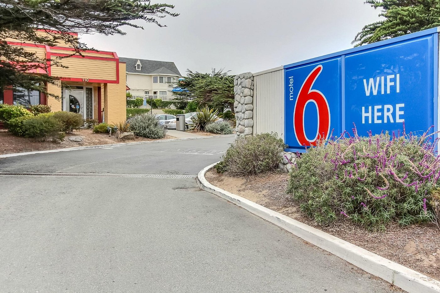 Motel 6 Monterey Marina ?w=1400&h= 1&s=1