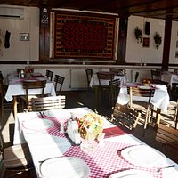 De hoofdzaak van restaurant Kraljev Cardak