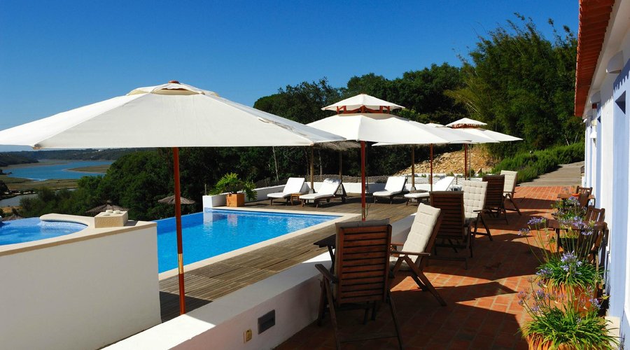 Breakfast area and swimming pool
