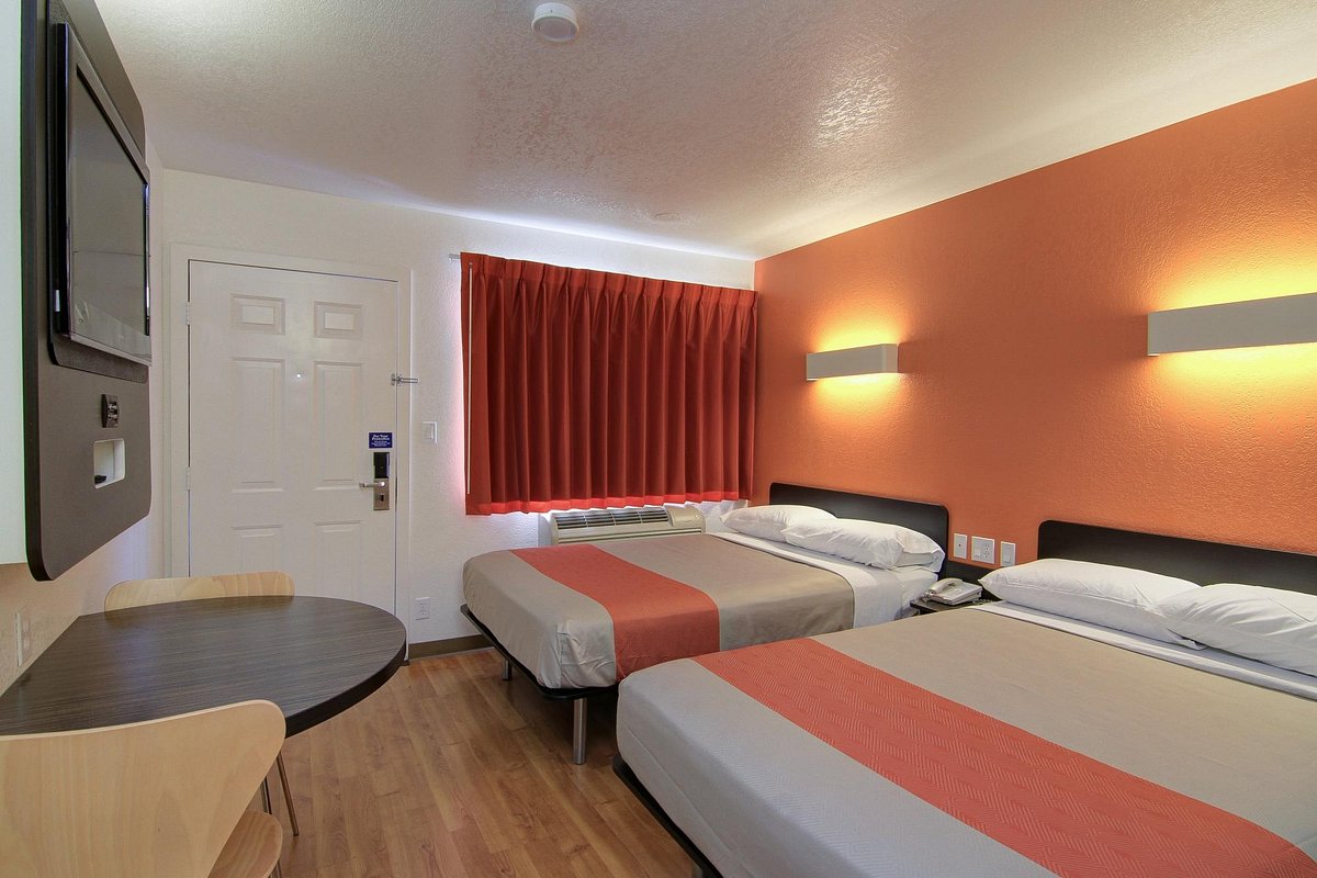 Motel 6 Old Town Scottsdale / Fashion Square Rooms: Pictures & Reviews