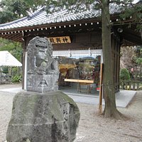 狛犬と神輿殿