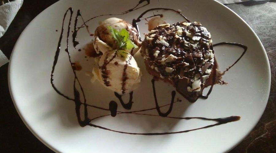 Torta fria de chocolate com sorvete