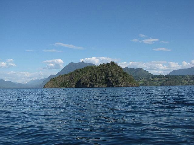 Isla Huapi image