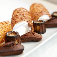 Mignardises served with expresso or infusion