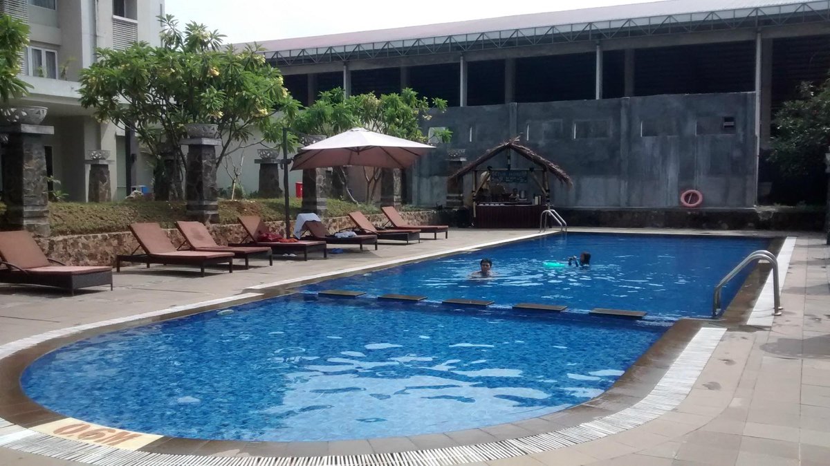 HOTEL SANTIKA TAMAN MINI INDONESIA INDAH- $31 ($̶3̶7̶) - Prices ...