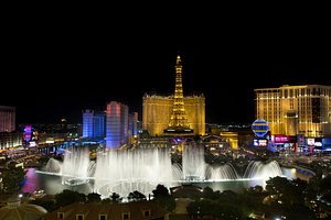 Vestígios do FDS…! A dança das Águas fica localizado no Hotel @bellagio em  frente Hotel @hoteltorreeiffel Torre Eiffel de Las Vegas.