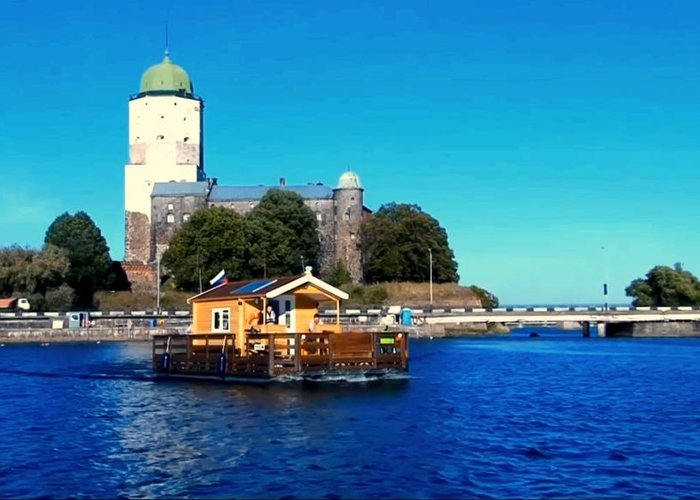 Осмотр крепости в Выборге с плавучего дома