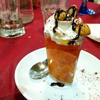 Cachi con panna e nocciole