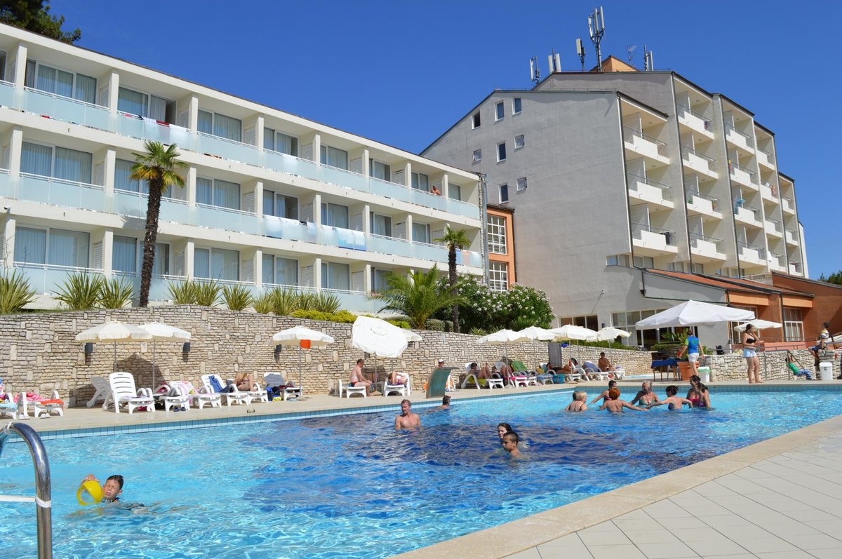 Allegro Sunny Hotel & Residence by Valamar Pool Pictures & Reviews ...