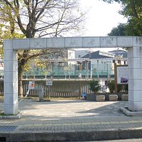 入口のアーチ