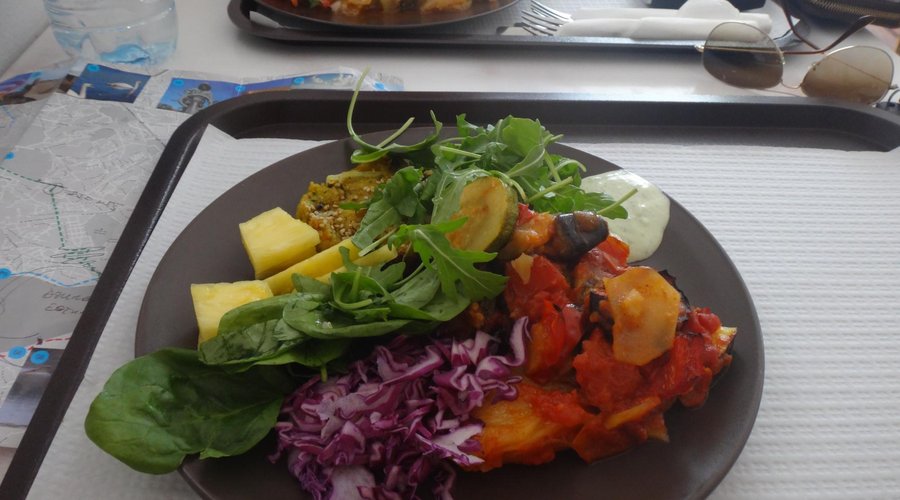 Tolles vegetarisches Essen (gemischter Teller mit Tagesgerichten)