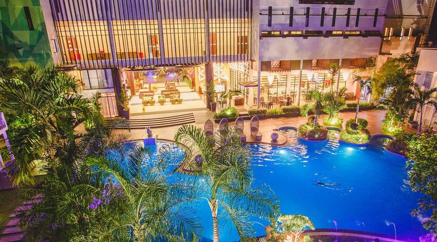 375 sqm outdoor pool