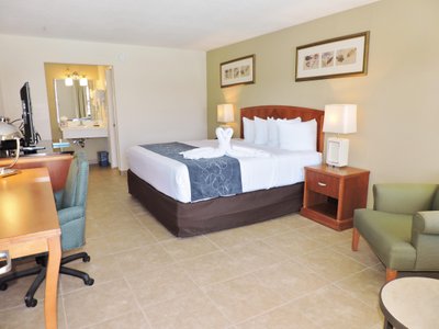 Hotel photo 18 of Seasons Florida Resort.