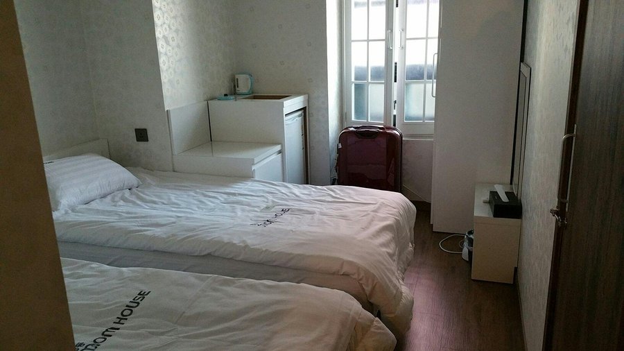 Twin Bed Room
Plus point - 3 pin power plug beside the bed! Exactly what we wanted most when we