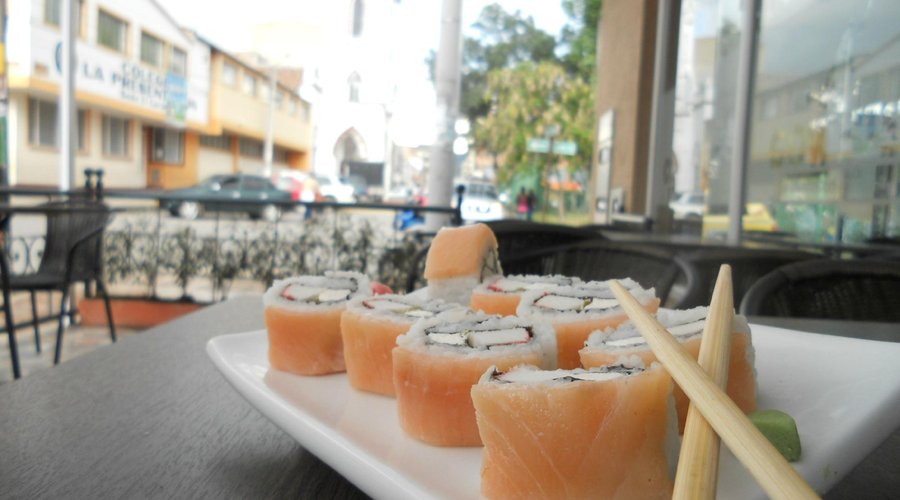 COWFISH sushi on the patio