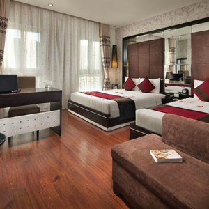 Silk Central Hotel &amp; Travel, hotel in Hanoi
