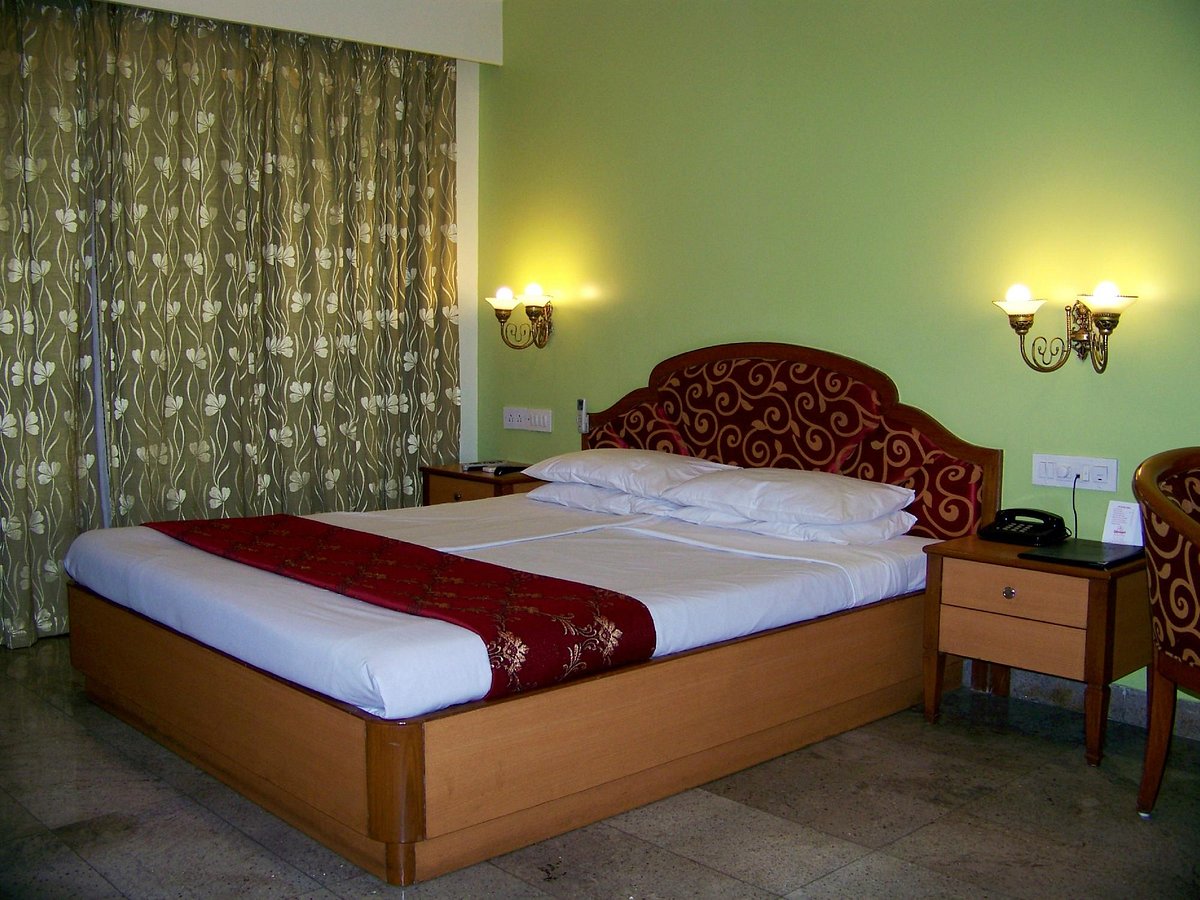 The Samrat Hotel, hotell i Pune