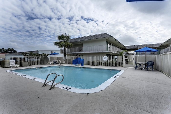 RODEWAY INN & SUITES - Prices & Motel Reviews (Lake Charles, LA)