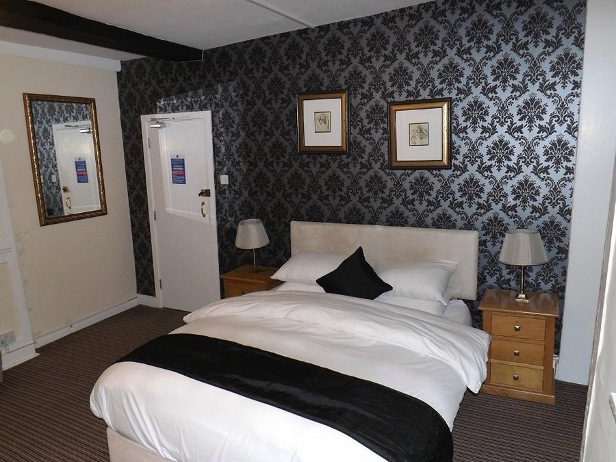 THE CROWN AND CUSHION - Updated 2020 Prices & Inn Reviews (Eton ...