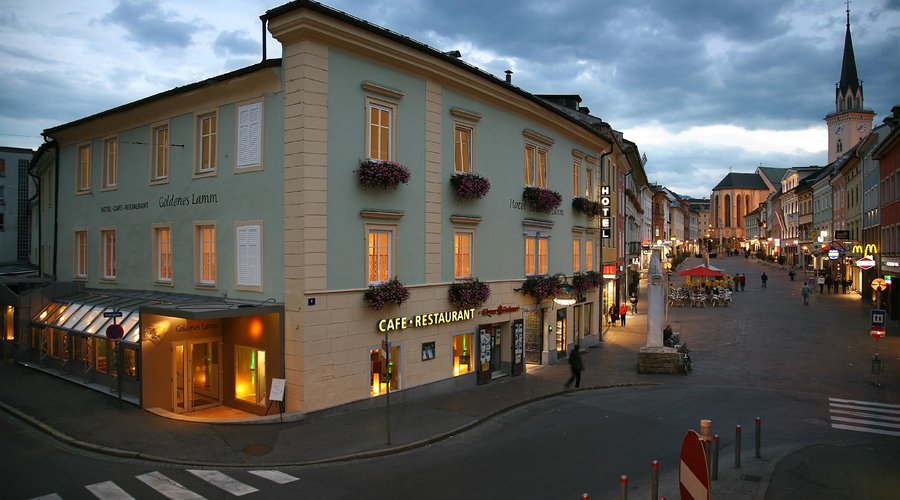 Hotel Goldenes Lamm Außenansicht Nacht