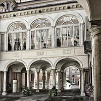 Il cortile di ingresso