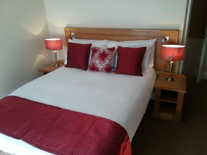 MURPHYS HOTEL - Prices & Reviews (Tinahely, Ireland)