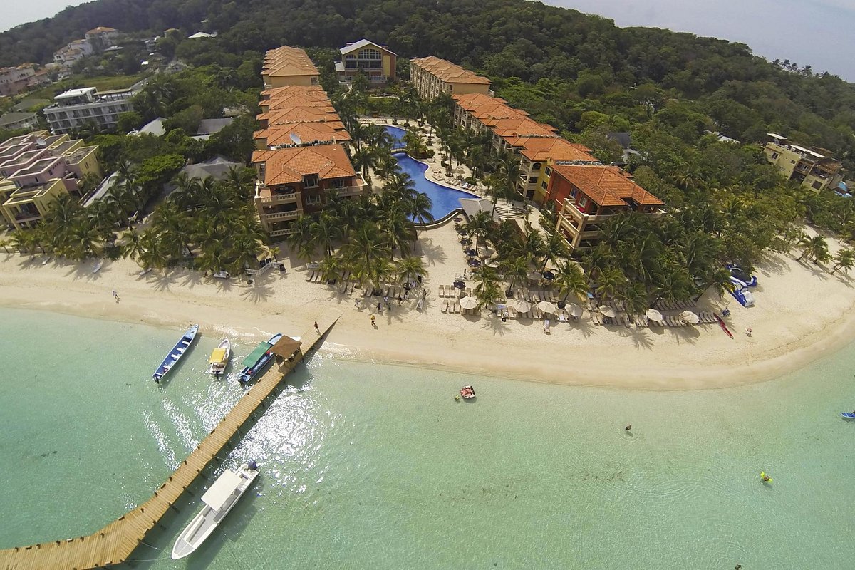 Infinity Bay Spa and Beach Resort, hotel in Central America