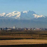 Provinzort nördlich Vercelli vor Monte Rosa Massiv