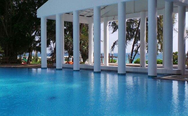 The pool on honeymoon island (Mai Ton island)