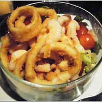 Ensalada con camarones y rabas...